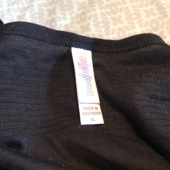 Basic textured black lularoe tee - Picture 2 of 3